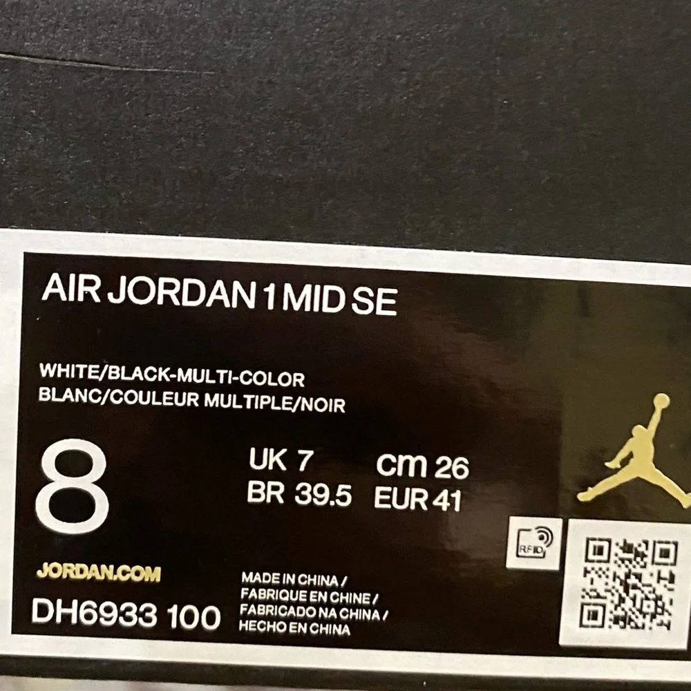 Air Jordan mid SE black and iridescent white. Men's size 8. Brand new, perfect - Picture 7 of 13